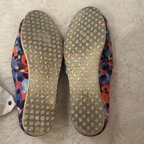 Toms Multicolor Floral Women's Flats - Size 6 - Picture 3 of 4